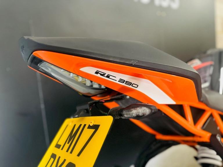 STUNNING 2017/17 KTM RC 390 MOTORCYCLE 