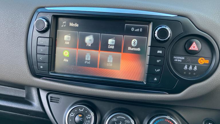 2017 Toyota Yaris 1.33 VVT-i Design 5dr Petrol Hatchback Hatchback Petrol Manual