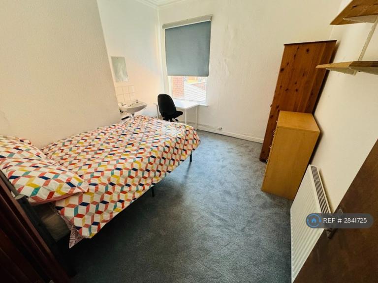 5 bedroom house in Blackman Lane, Leeds, LS2 (5 bed) (#2841725)