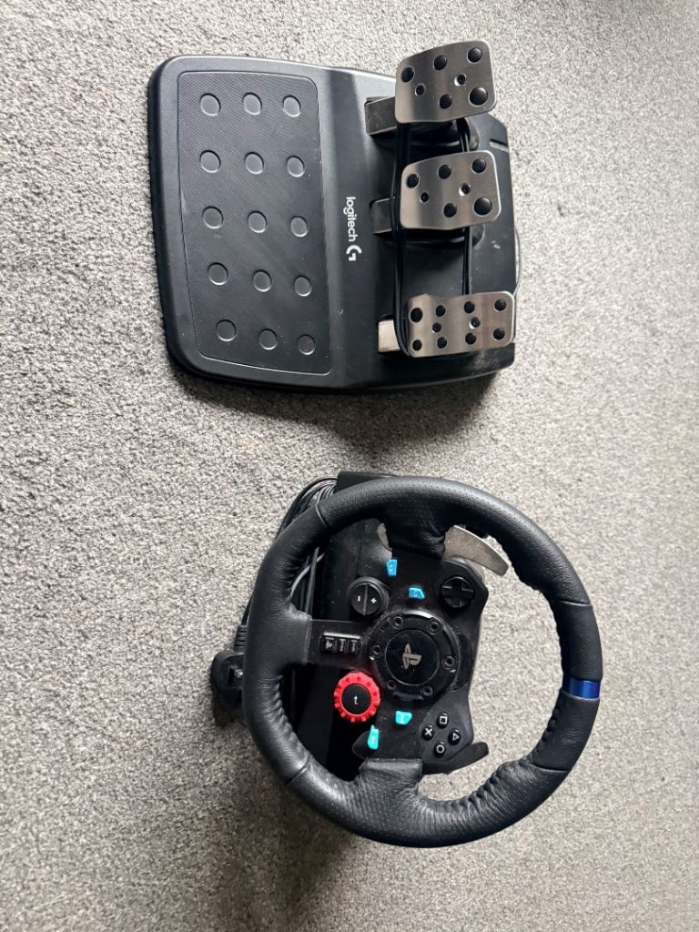 Logitech G29 Driving Force Racing Wheel & Pedals – Good Condition