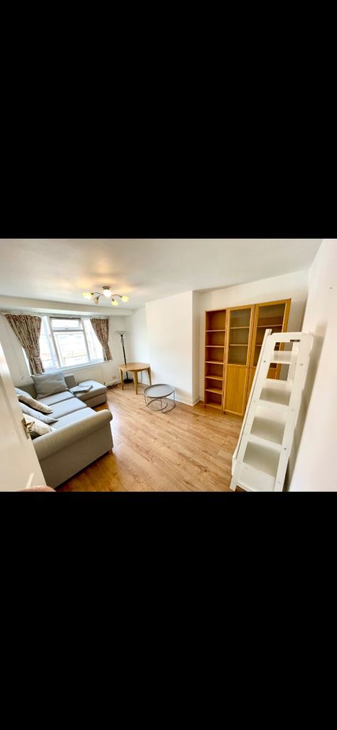 Spacious One Double Bedroom 1st Floor Conversion Flat near to Wealdstone tube station   