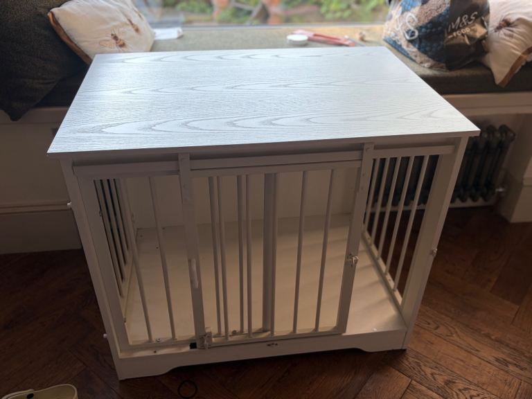 Furniture style dog crate / cage