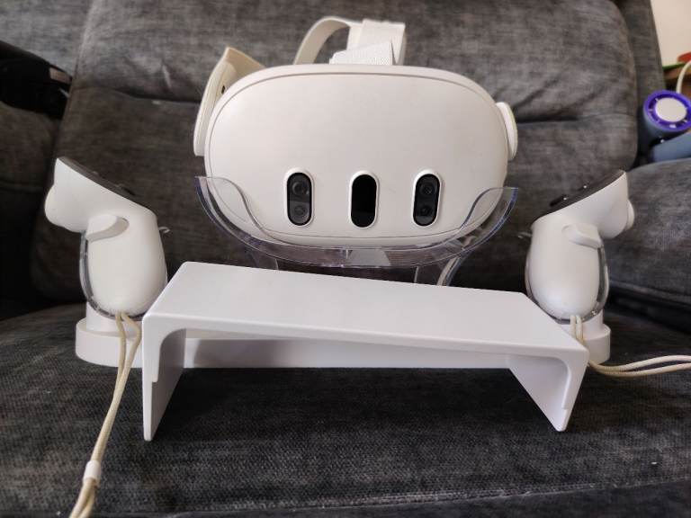 VR Headset and Controllers with Charging Stand – Good Condition