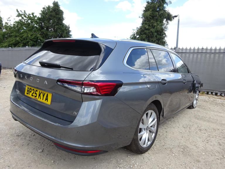 2025 25 REG SKODA SUPERB SE TECHNOLOGY IV HYBRID AUTO ESTATE DAMAGED SALVAGE