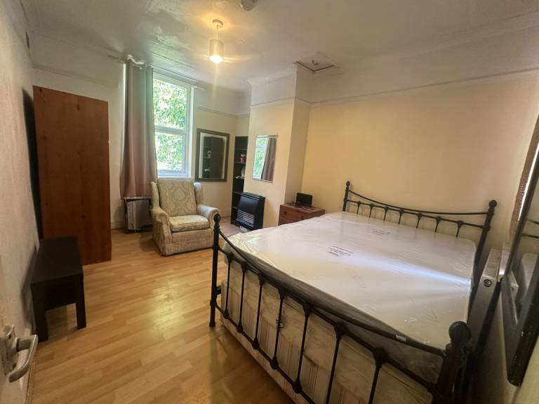*B.C.H* Studio Flat- Monument Road, EDGBASTON