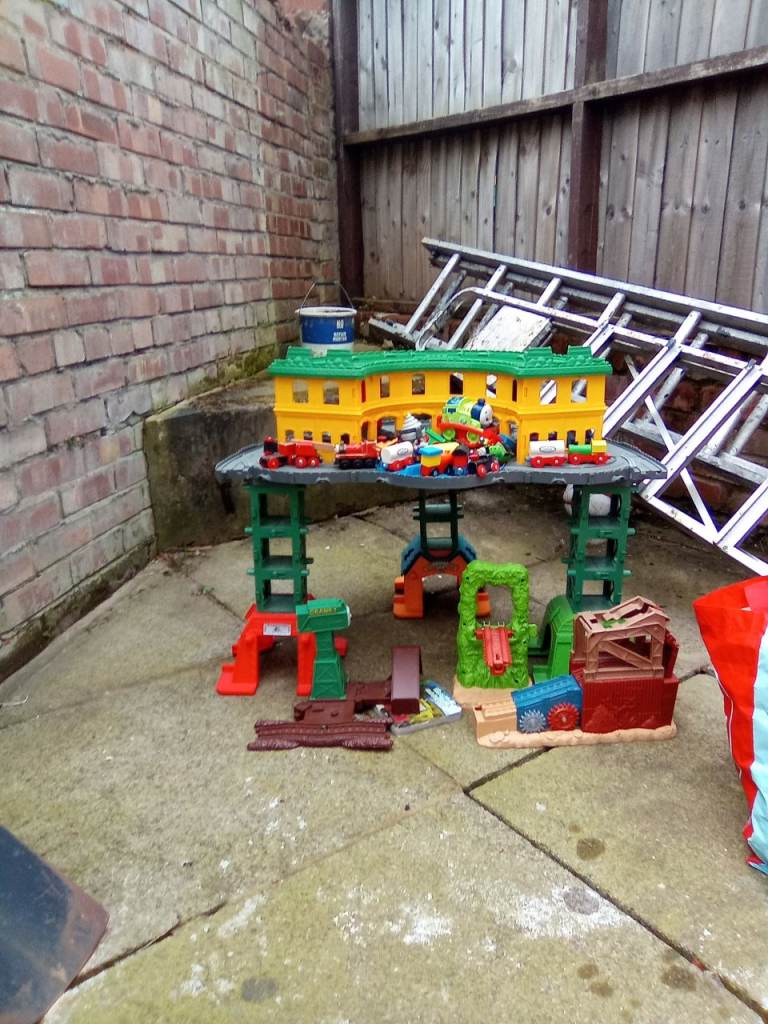 Super station Thomas and friends