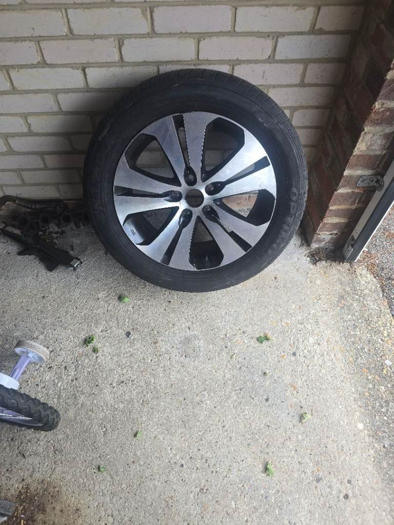 Kia Sportage complete tyre and rim