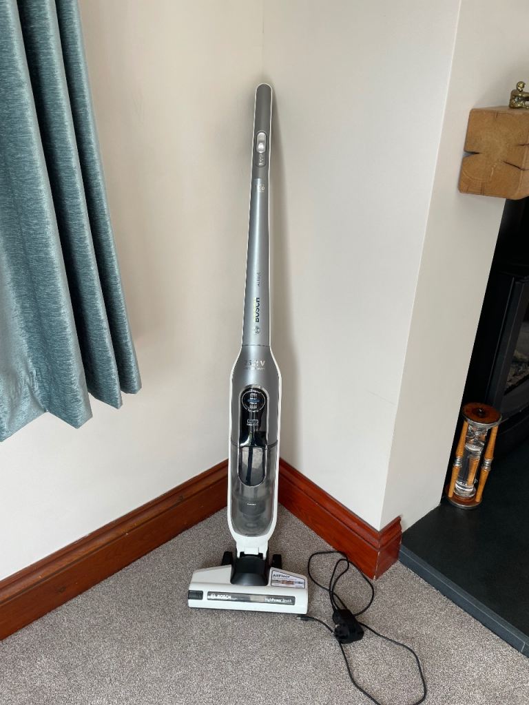 Bosch Athlet BCH6ATH1GB 25.2V Rechargeable Cordless Vacuum Cleaner with charger 