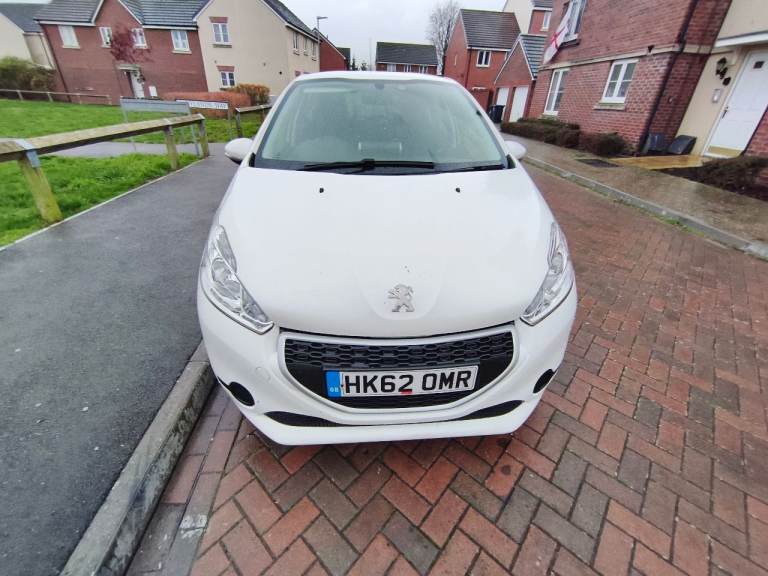Peugeot, 208, Hatchback, 2013, Manual, 1199 (cc), 5 doors