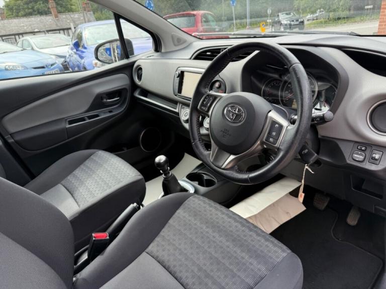  Toyota Yaris 1.33 VVT-i Icon 5dr - FTSH - AIR CON -ALLOYS - REAR CAMERA