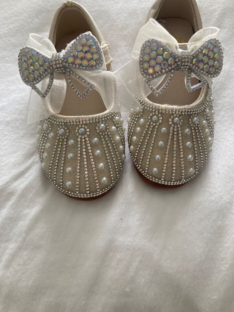 Beautiful Girls' Pearl & Diamante Shoes with Bow, UK Size 7