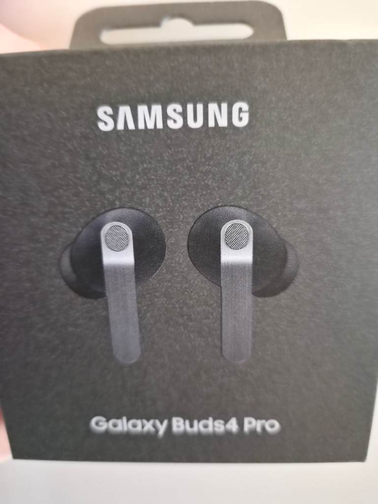 Brand New Samsung galaxy earbuds pro 4