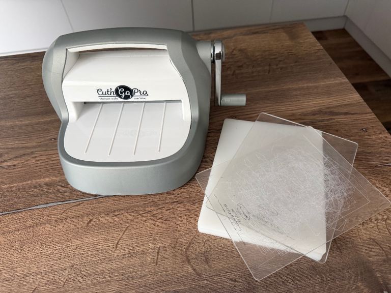 Cut'n Go Pro Diecutting/Embossing Machine (manual operated)