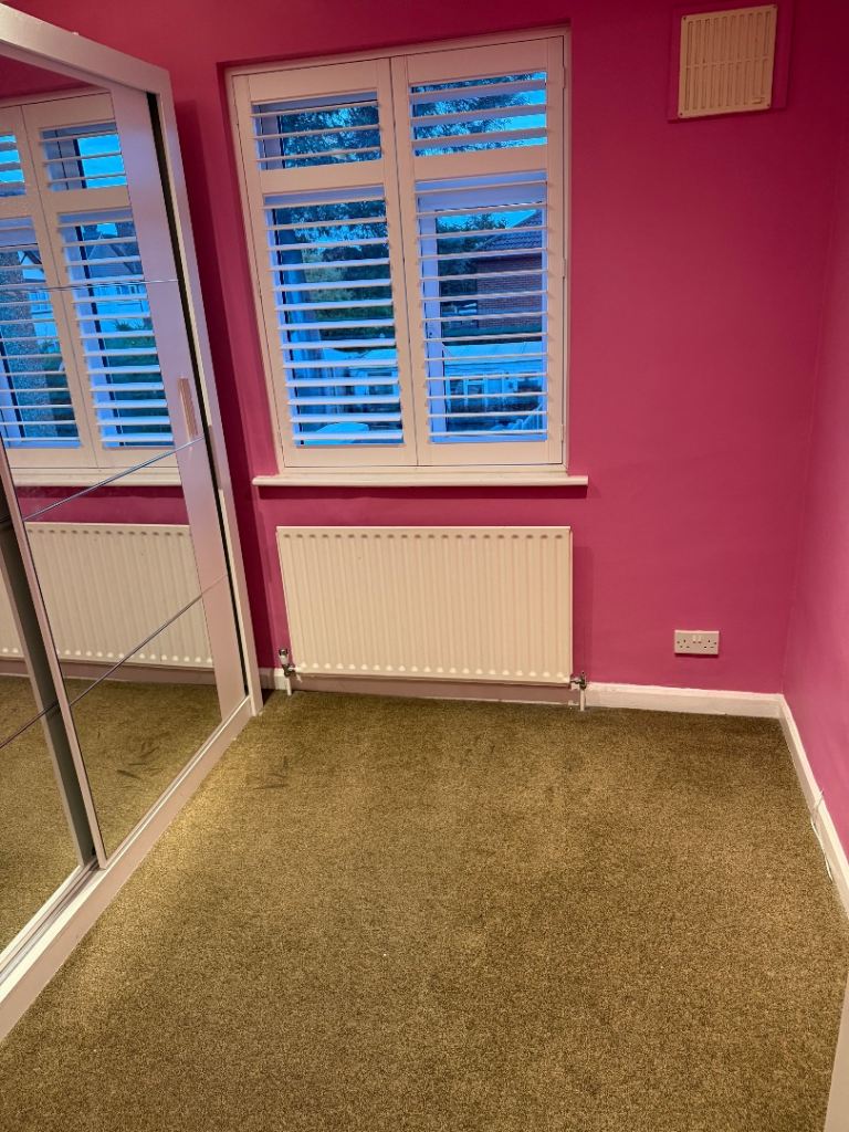 Room to rent in Ashford Surrey 