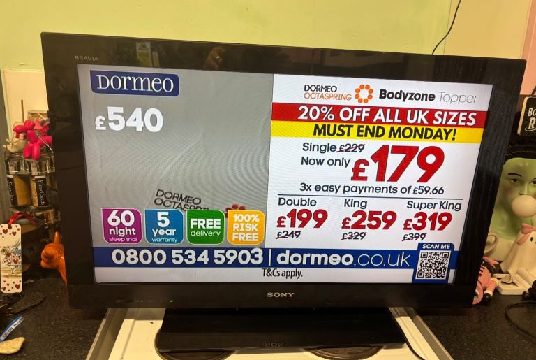 Sony bravia 32inch LCD tv with built in freeview 