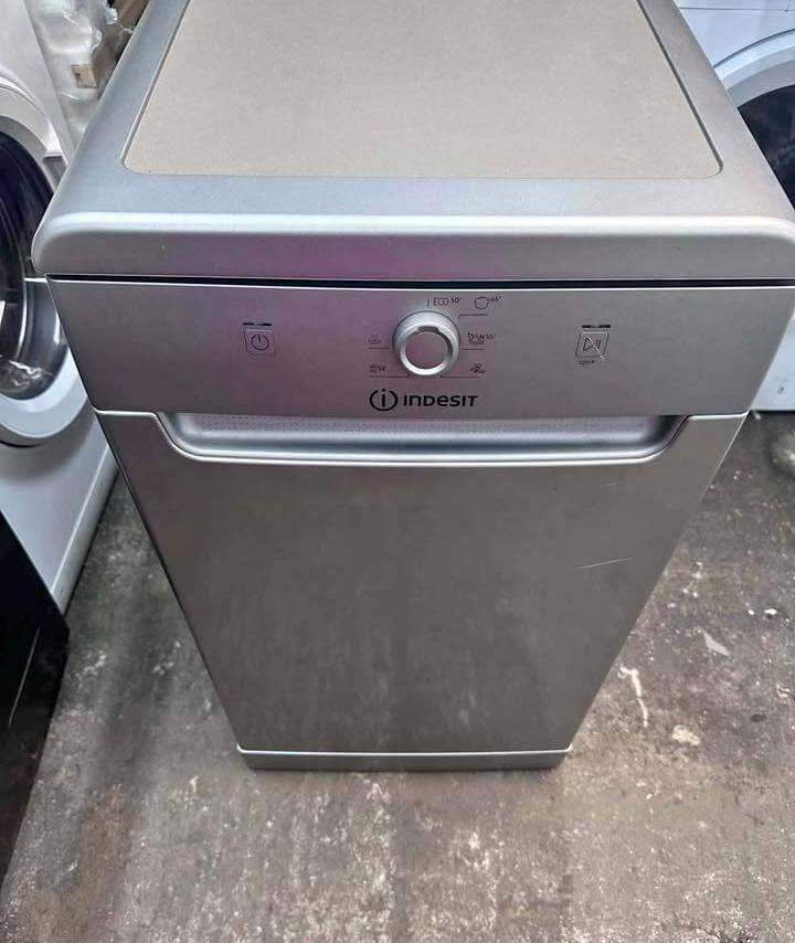 Indesit Slimline Dishwasher – Silver – Excellent Working Condition – Free Delivery