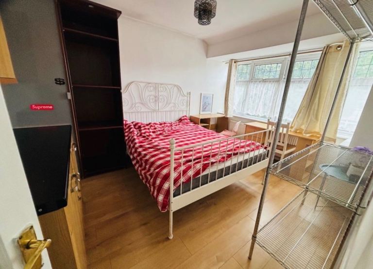 Rent Double Room close to Perivale / Alperton Tube Stations 
