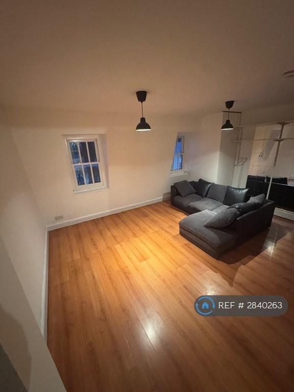 1 bedroom flat in Camden Road, London, NW1 (1 bed) (#2840263)