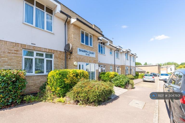 1 bedroom flat in Sharps Court, Hitchin, SG4 (1 bed) (#3047801)