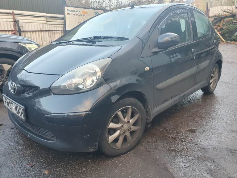 BREAKING : TOYOTA AYGO 2005-09	1.0p	2005-09 ; 	colour: 211	; engine:  1KR-FE