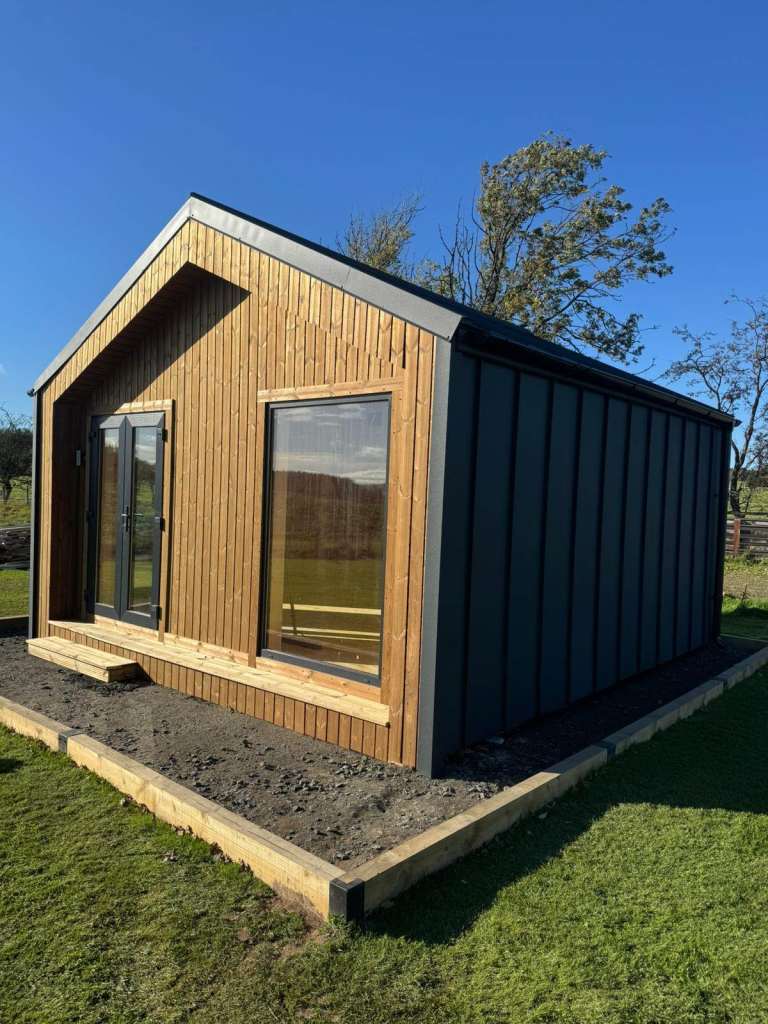 HYBRID CABINS WITH STEEL FINISH