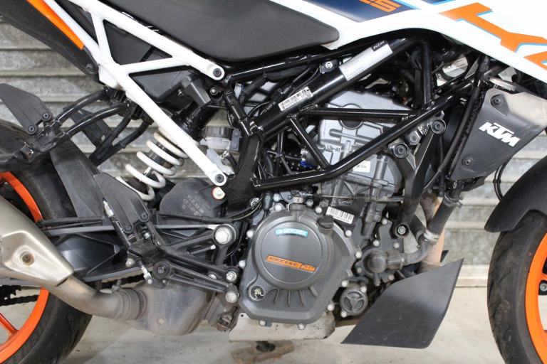 2024 73 KTM DUKE 125 ABS LEARNER LEGAL TRADE SALE 7K WHITE/ORANGE NEW MOT RIDES