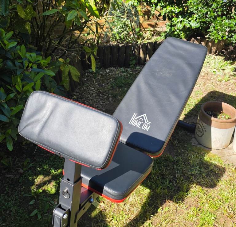 HOMCOM foldable weight bench with adjustable preacher