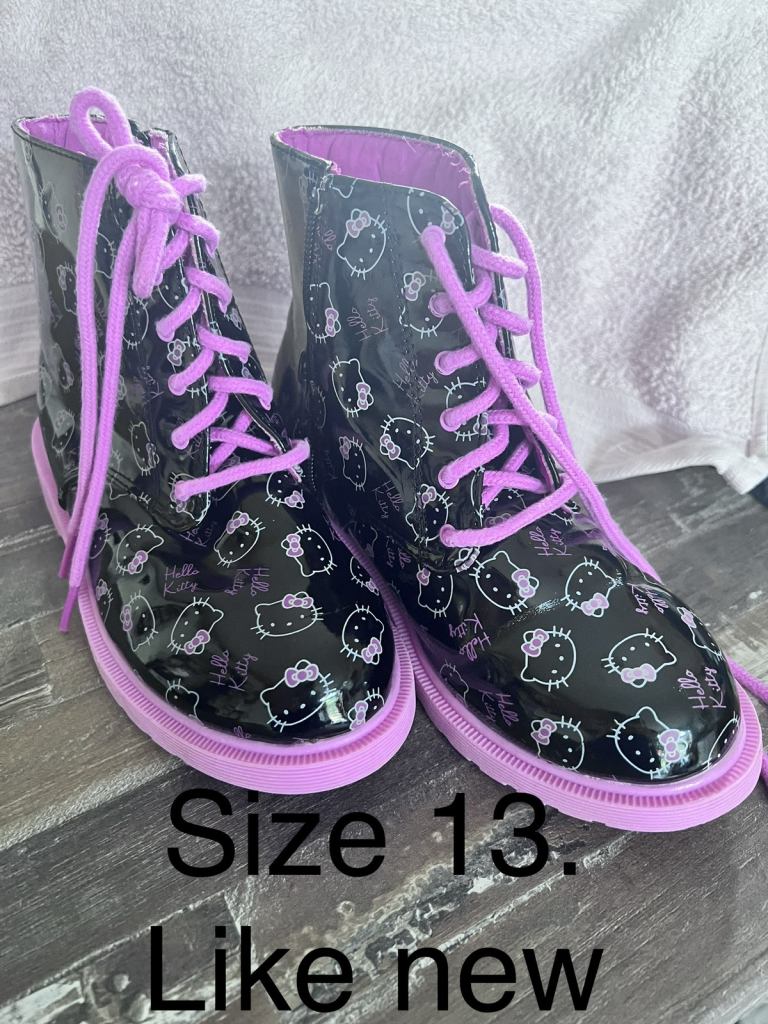 Hello kitty boots size 13. Like new