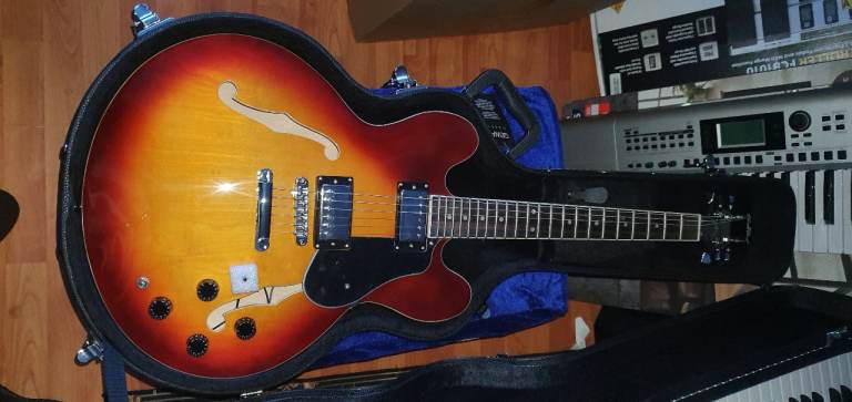 New EastCoast G35 Electric Guitar in Vintage Sunburst Inc New Hard Case Cost £350