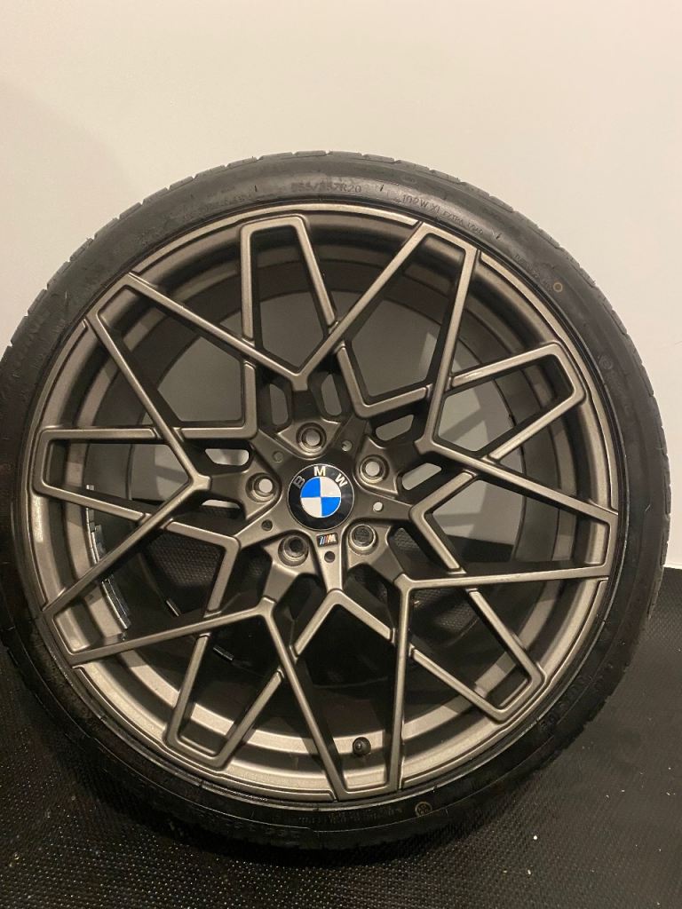 Alloys with tyres for BM staggered 
