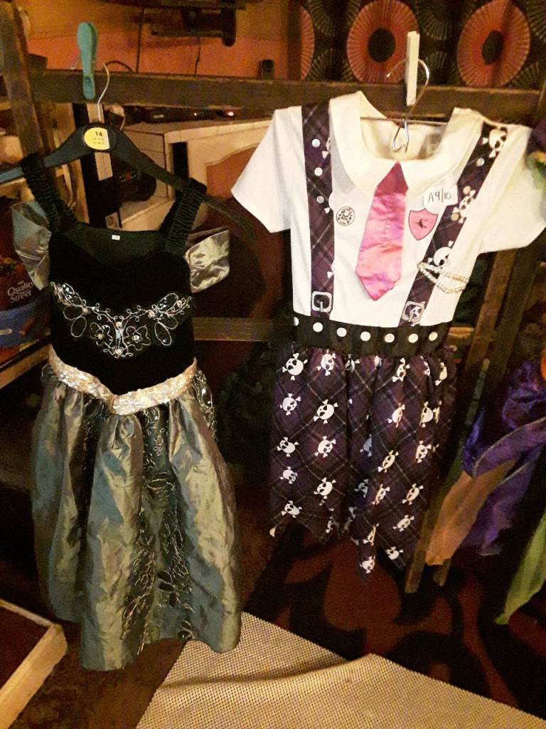 10 dressing up clothes age 9/10/dresses
