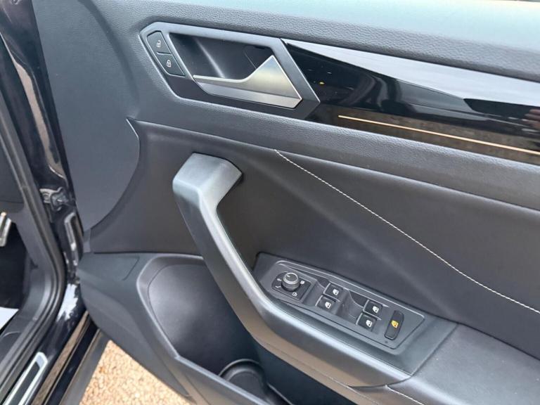 VOLKSWAGEN T-ROC 1.5 TSI R-Line DSG Euro 6 (s/s) 5dr 2022