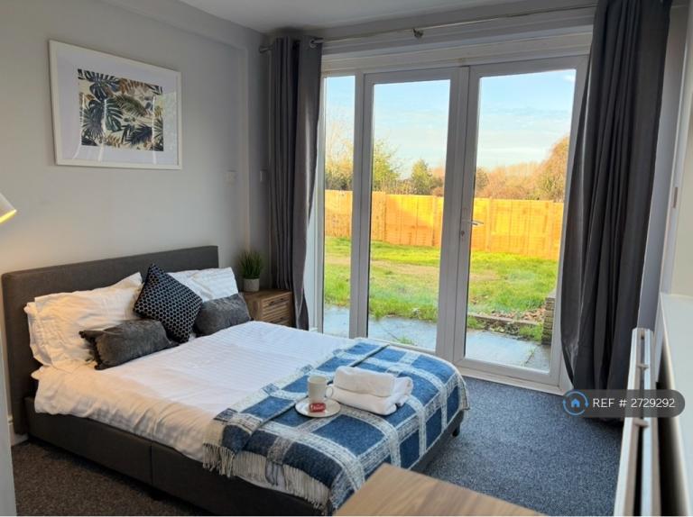 1 bedroom in Whitworth Road, Swindon, SN25 (#2729292)