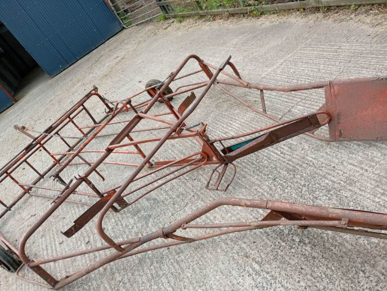 Flat 8 bale sleigh farm
