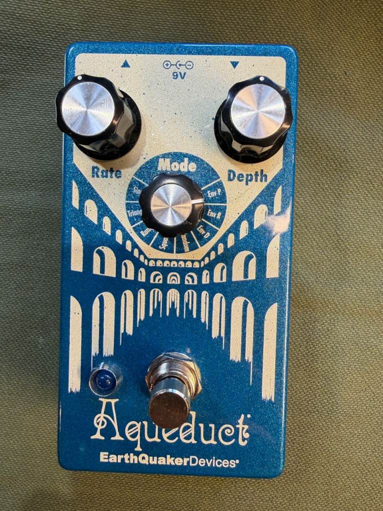 Earthquaker devices Aqueduct Vibrato pedal