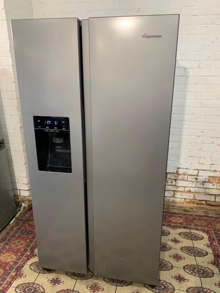 FridgeMaster Double Door Icemaker American Fridge Freezer