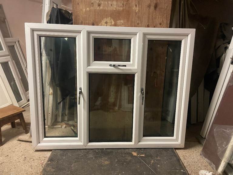 H 118 x W 152 cm - UPVC DOUBLE GLAZED WINDOW - CLEAR GLASS - GOOD CONDITION (REF: LJ188)