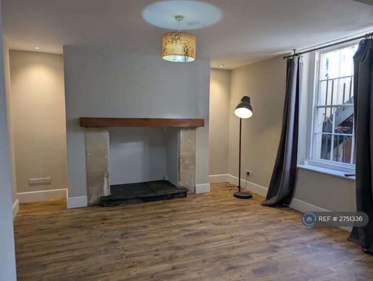 2 bedroom flat in Cleveland Place East, Bath, BA1 (2 bed) (#2751336)