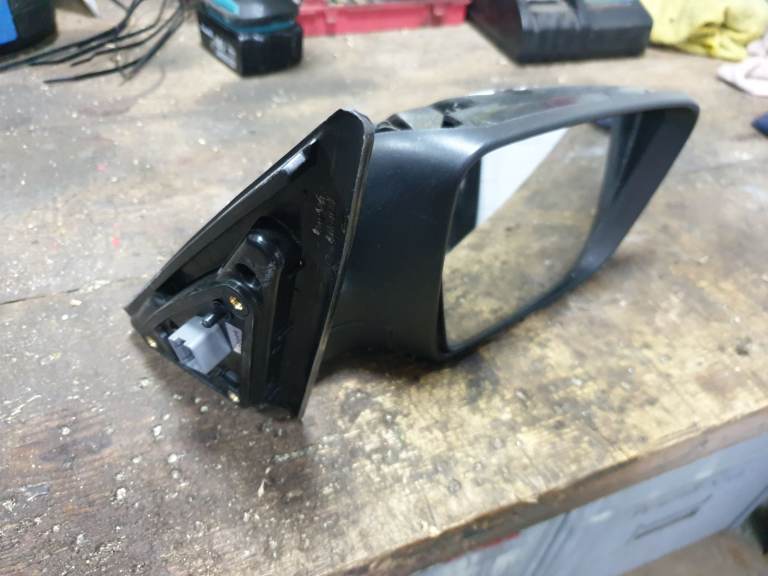 kia venga drivers side motorized mirror from a 2015