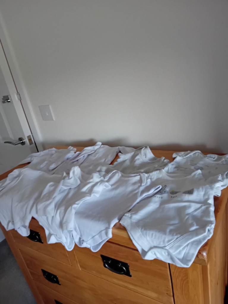 Bundle of baby clothes 0- 3 months very good condition 