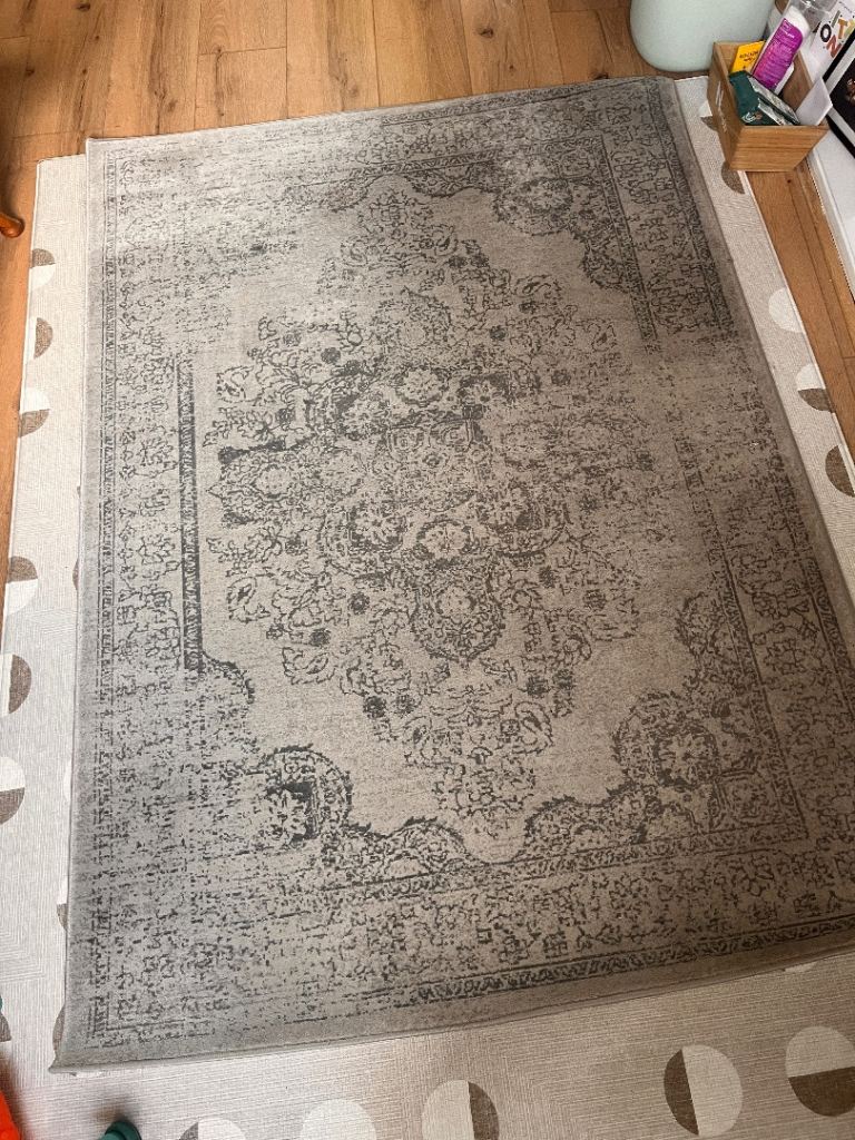 Charcoal Distressed Damask Rug 120 x 170cm – Good Condition