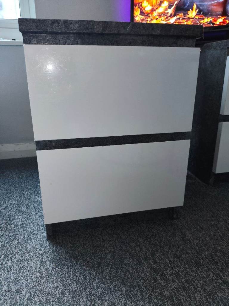 Modern White and Grey Chest of Drawers – Good Condition