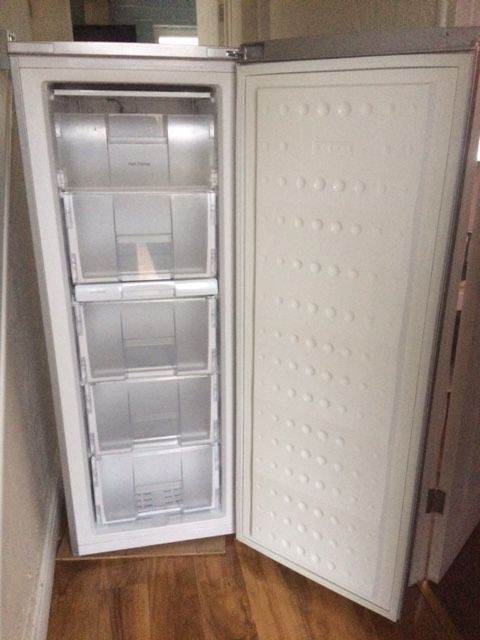 FROST FREE SILVER BEKO UPRIGHT FREEZER IN GOOD WORKING CONDITION.