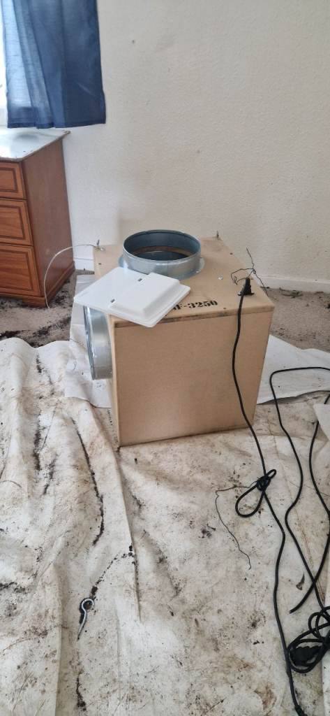 Boxed Silver Metal Extraction Fan - Good Condition