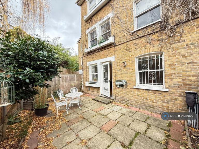 1 bedroom flat in Hullbridge Mews, London, N1 (1 bed) (#2608127)