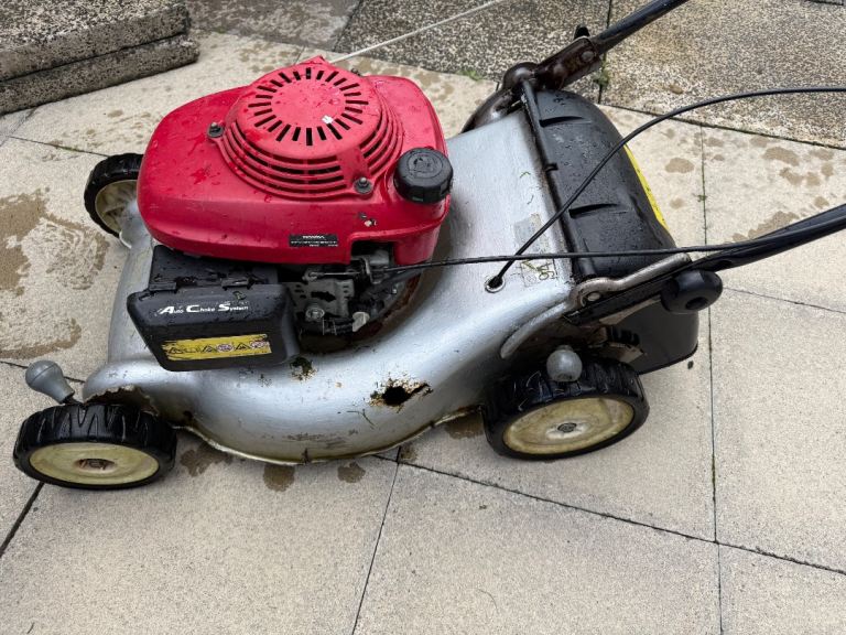 Honda petrol lawnmower