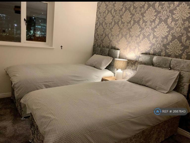 4 bedroom flat in Glasgow, Glasgow, G5 (4 bed) (#2687643)