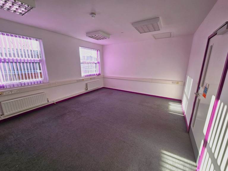 ACCESSIBLE OFFICE SPACE TO RENT / MEETING ROOMS AND CONFERENCE SUITE FOR HIRE SO14 6TE