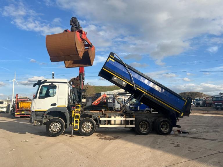 Mercedes-Benz Arocs 3240 8X4 TIPPER GRAB, CHOICE OF 2 , LOW MILEAGE 