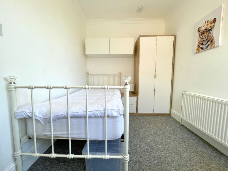 LOW DEPOSIT, NEAR JPM, RBH & BUS LINKS SINGLE ROOM